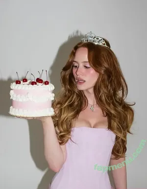 Madelaine Petsch / madelame nude photo #0309
