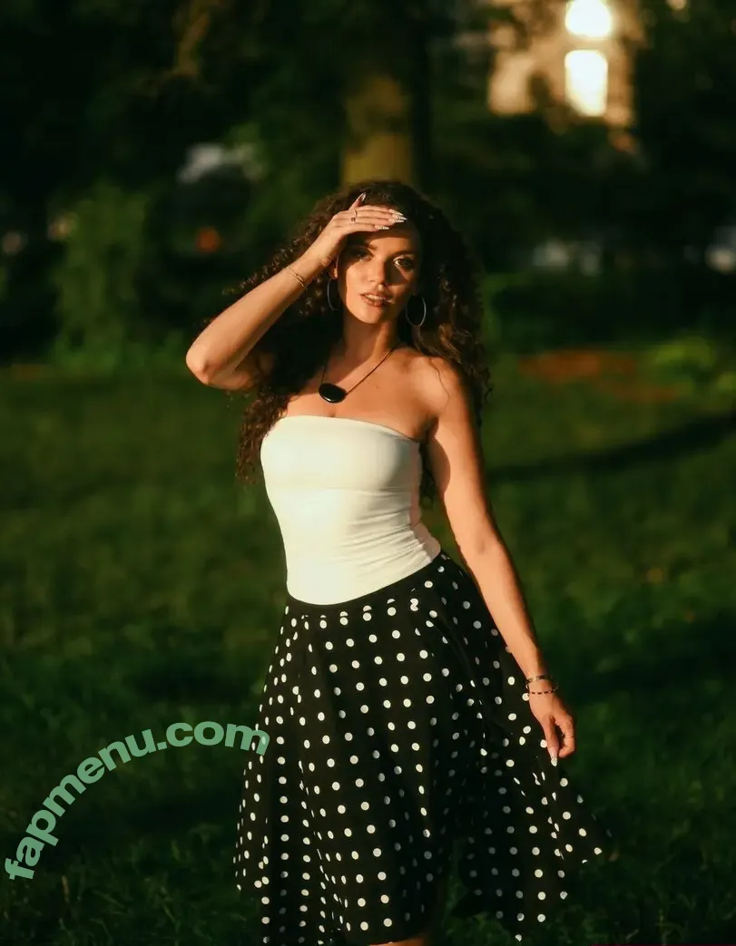 Madison Pettis nude photo #1052 (madisonpettis)