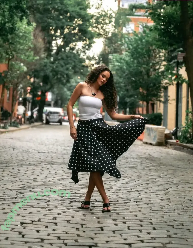 Madison Pettis nude photo #1054 (madisonpettis)