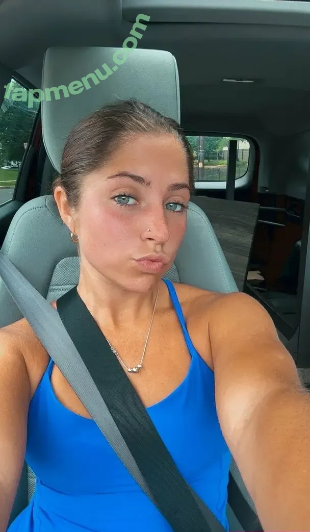 madsabigail nude photo #0044 (maddi.abigail)
