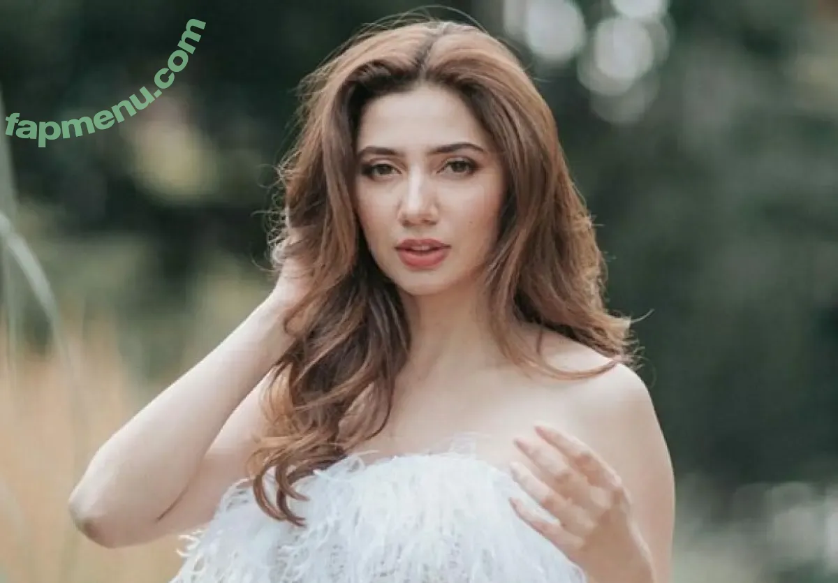 Mahira Khan nude photo #0003 (Mahira Khan)