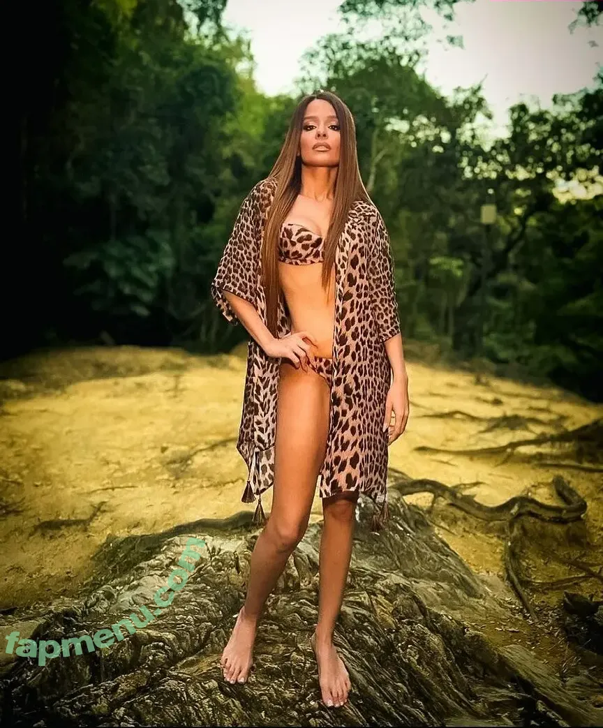 Maiara nude photo #0027 (Maiara)