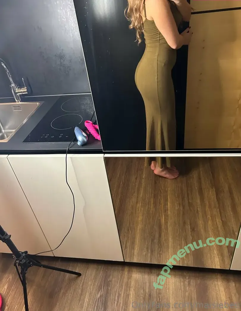 maisiebee nude photo #0041 (moma_bee)
