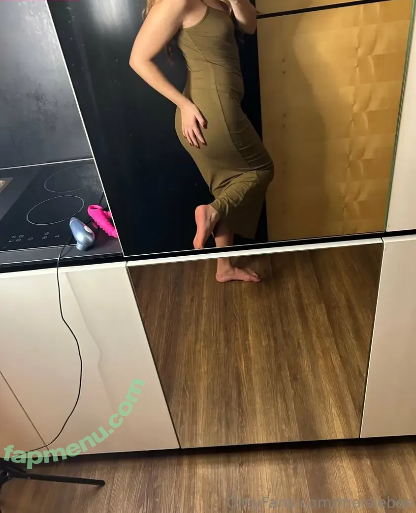 maisiebee nude photo #0055 (moma_bee)