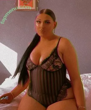 Maisiedayxo / britishmaisiedayxo nude photo #0002