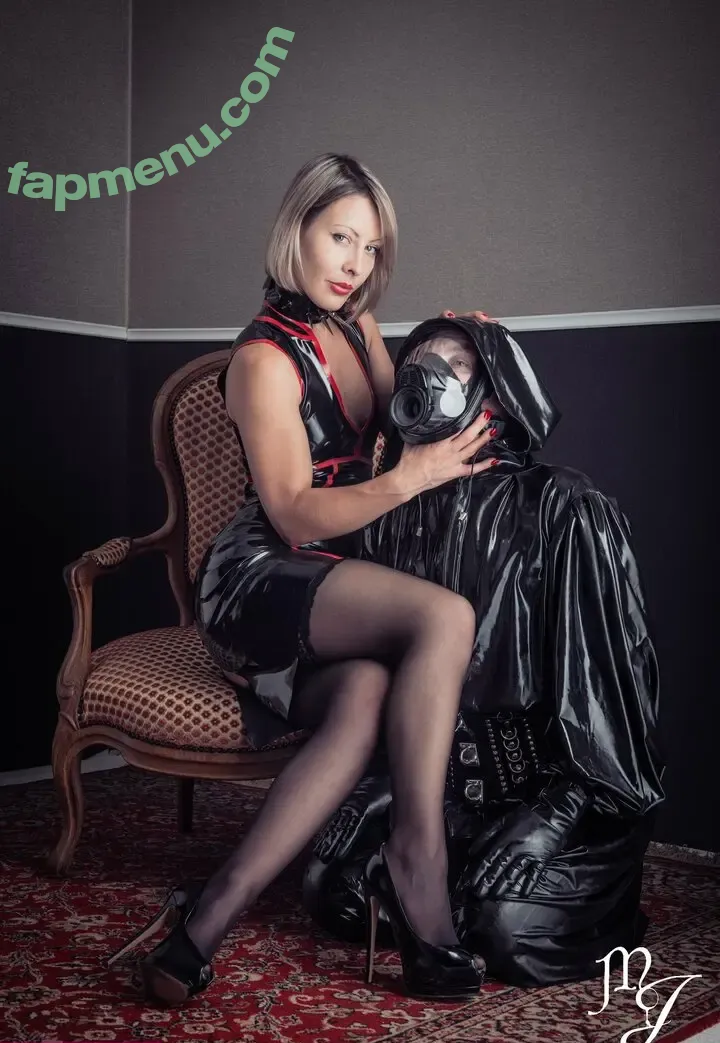 MaitresseJulia nude photo #0004 (French femdom / Mistress Julia / deese Julia / ta_maitresse_julia)