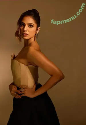 Malavika Mohanan / malavikamohanan_ nude photo #0079