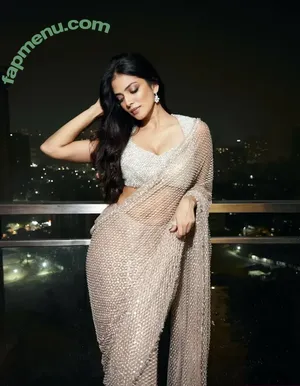 Malavika Mohanan / malavikamohanan_ nude photo #0081
