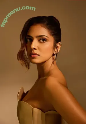 Malavika Mohanan / malavikamohanan_ nude photo #0101