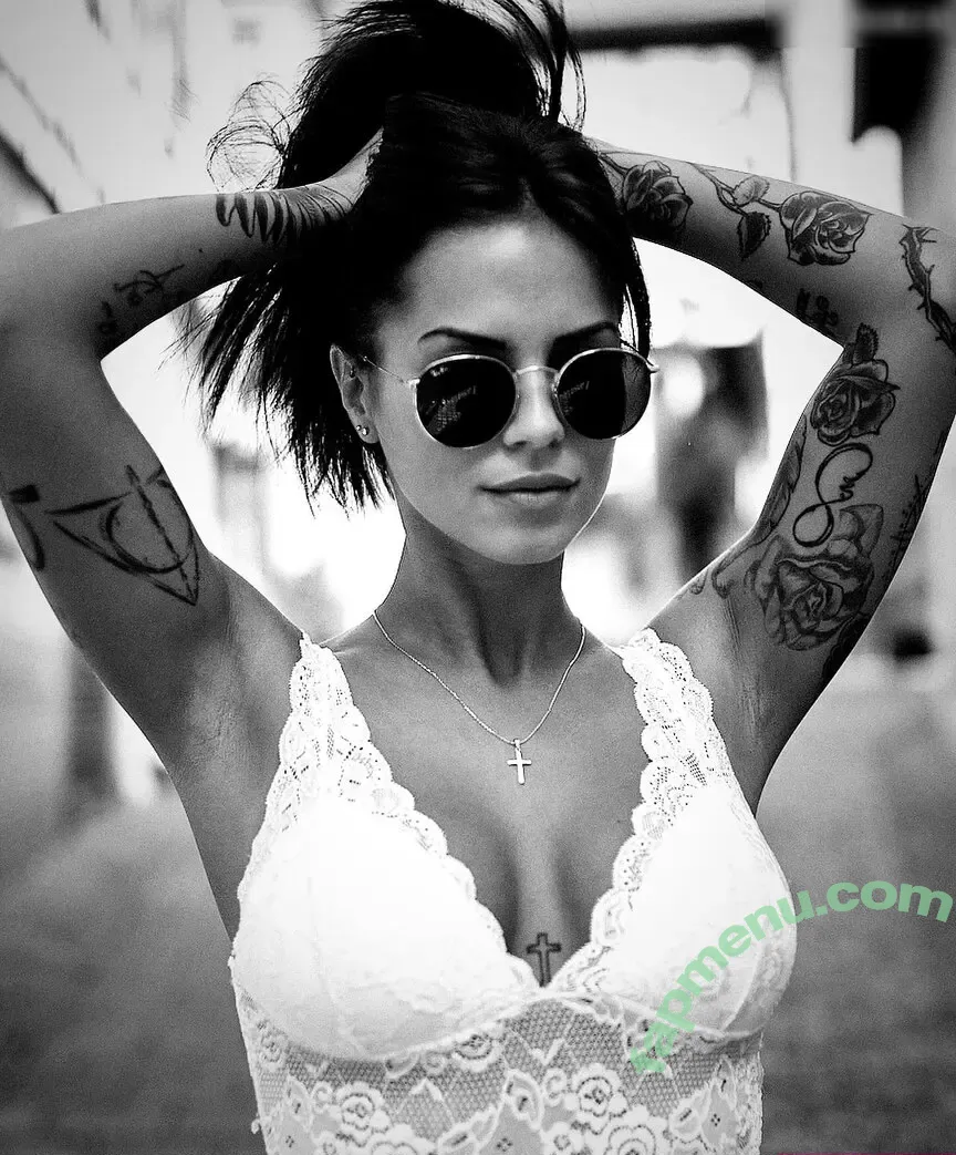 malvareezz nude photo #0168 (malvareezz)