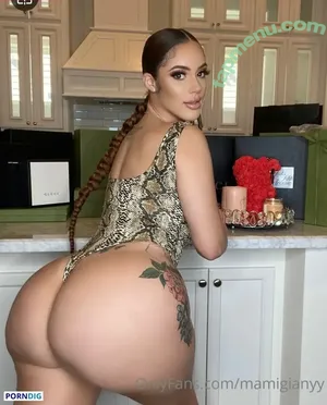 Mamigianyy / mami_gisback nude photo #0216