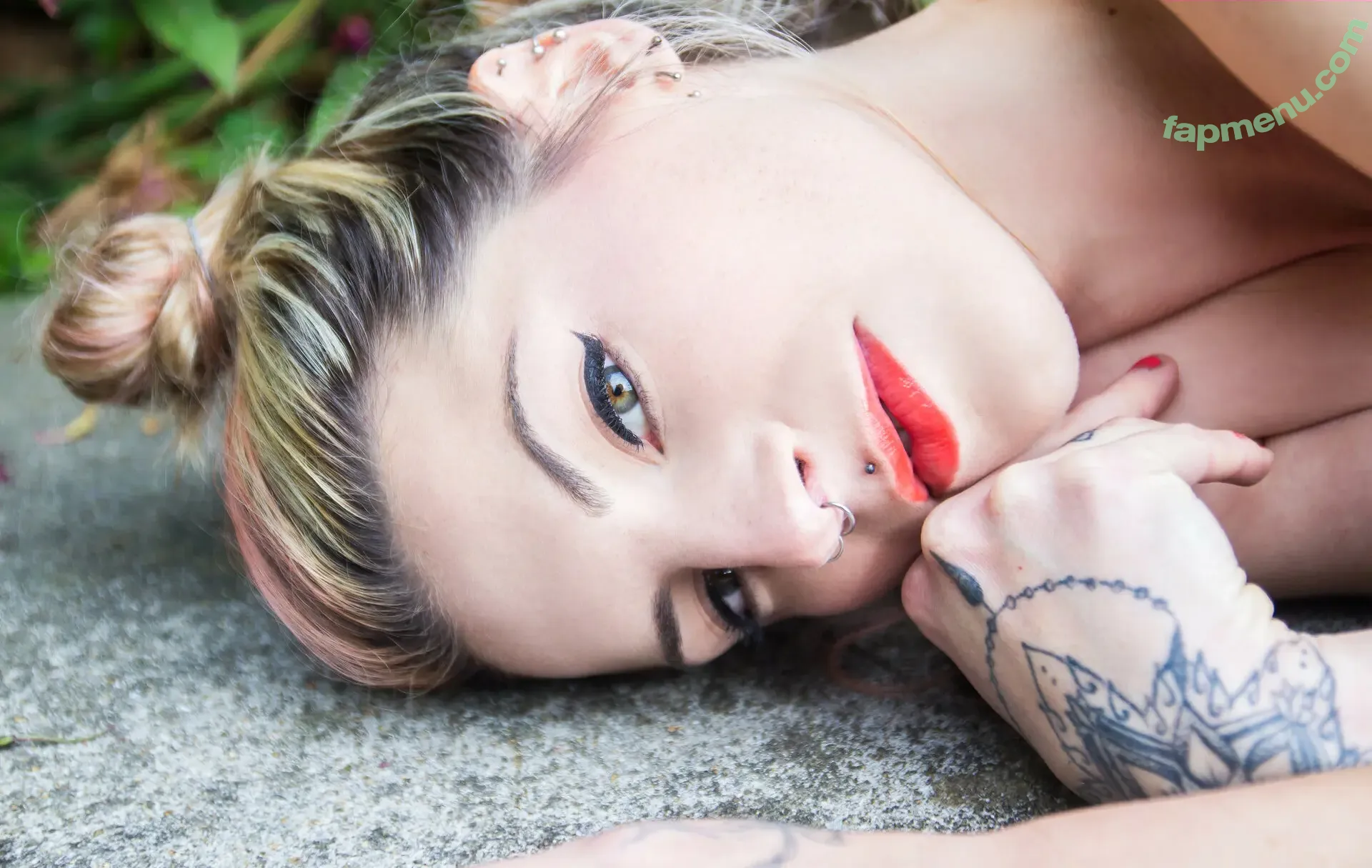 mandeelou nude photo #0304 (mandeelousg)