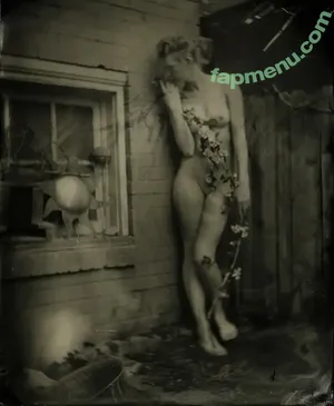  nude photo #0002