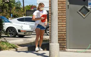 Margot Robbie / margotrobbieofficial nude photo #3853
