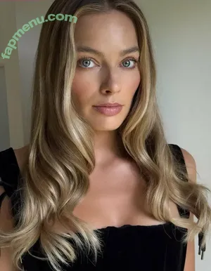 Margot Robbie / margotrobbieofficial nude photo #3860