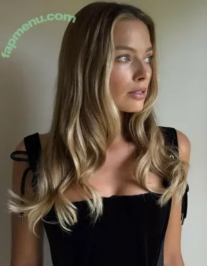 Margot Robbie / margotrobbieofficial nude photo #3861