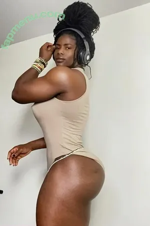  nude photo #0002