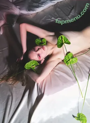  nude photo #0005