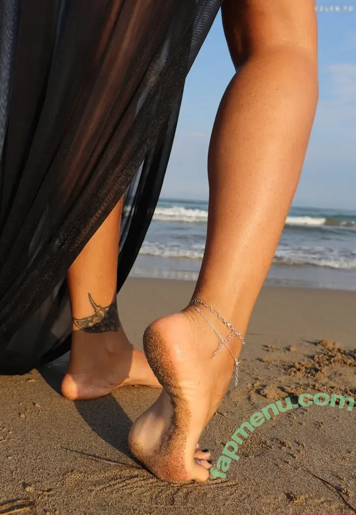 Marie French Feetgirl nude photo #0051 (mariefrenchfeet / mariefrenchfeetgirl / storyofmarieffg)