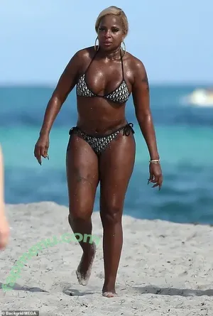 Mary J. Blige / Mary J Blige / therealmaryjblige nude photo #0076