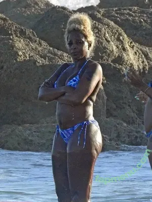 Mary J. Blige / Mary J Blige / therealmaryjblige nude photo #0086