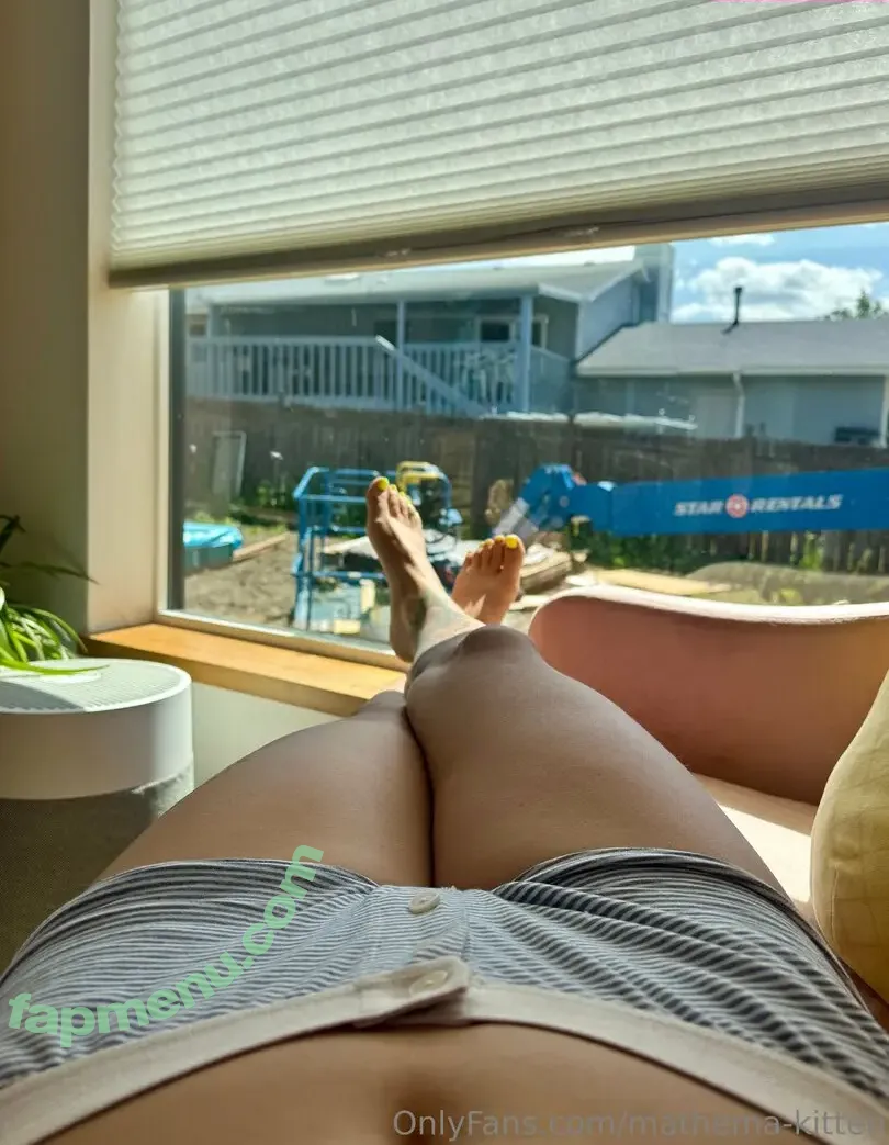 mathema-kitten nude photo #0003 (mathemakittennn)