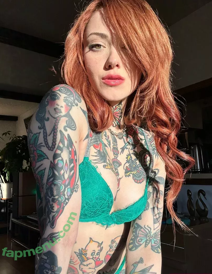 Maud Franklen nude photo #2719 (maudnoir / maudsuicide)