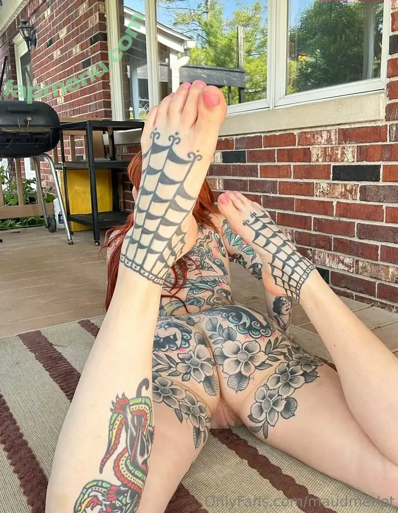 Maud Franklen nude photo #4004 (maudnoir / maudsuicide)