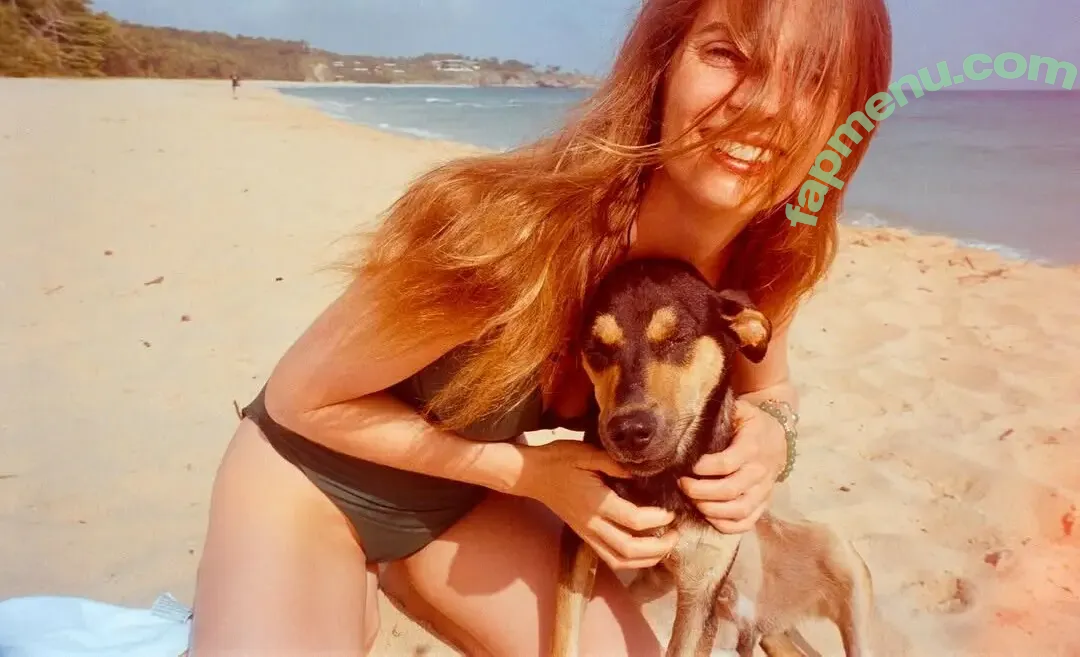 Maya Hawke nude photo #1017 (maya_hawke / neohawk2)