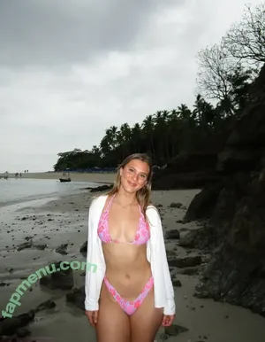 MayaGuod16 / maya.goudeseune nude photo #0009