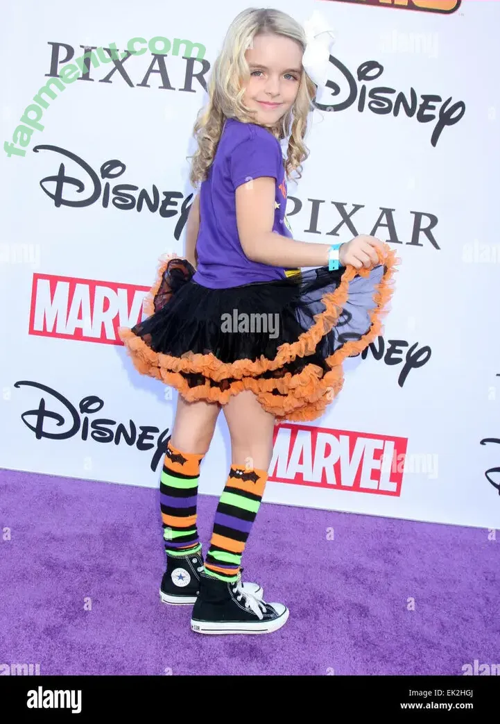 mckennagrace nude photo #0012 (mckennagrace)
