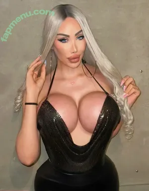megan.million.official / luxury_doll2000cc / luxurydoll nude photo #0024