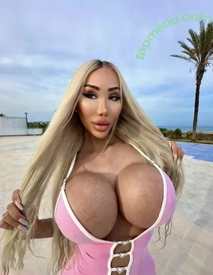 megan.million.official / luxury_doll2000cc / luxurydoll nude photo #0033