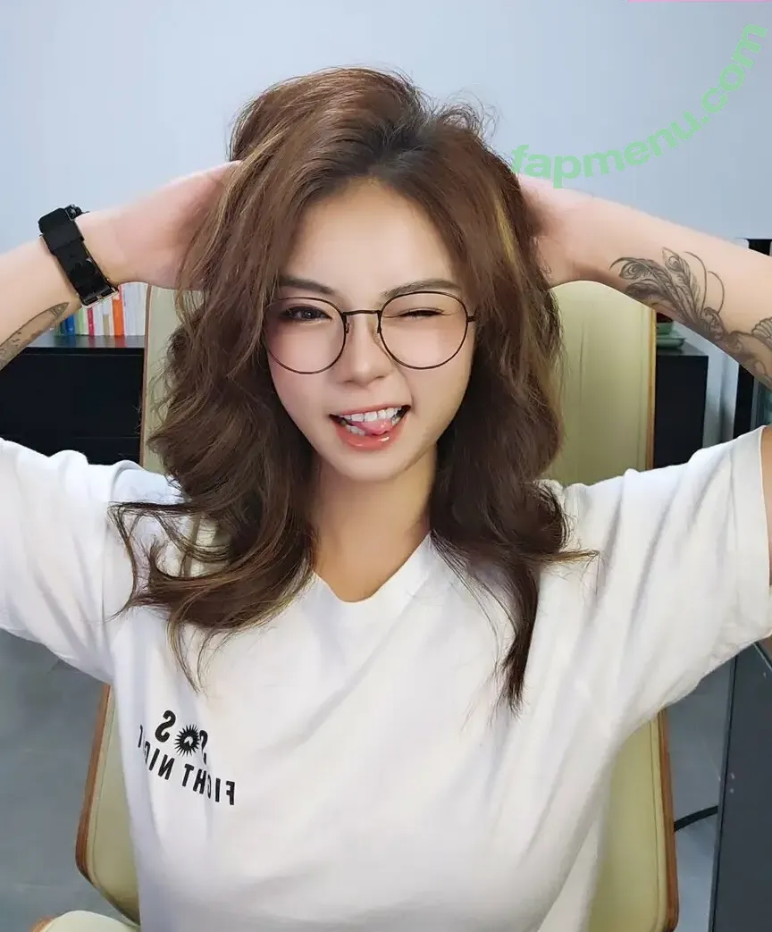 MeganX nude photo #0008 (chinesewithmegan)