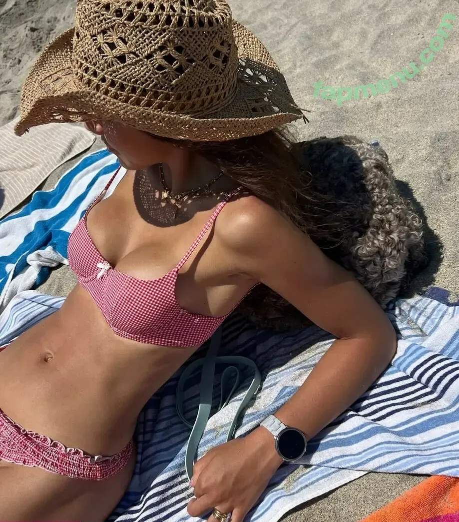 Megmuise nude photo #0133 (Meaghan Muise / meaghanmuise)