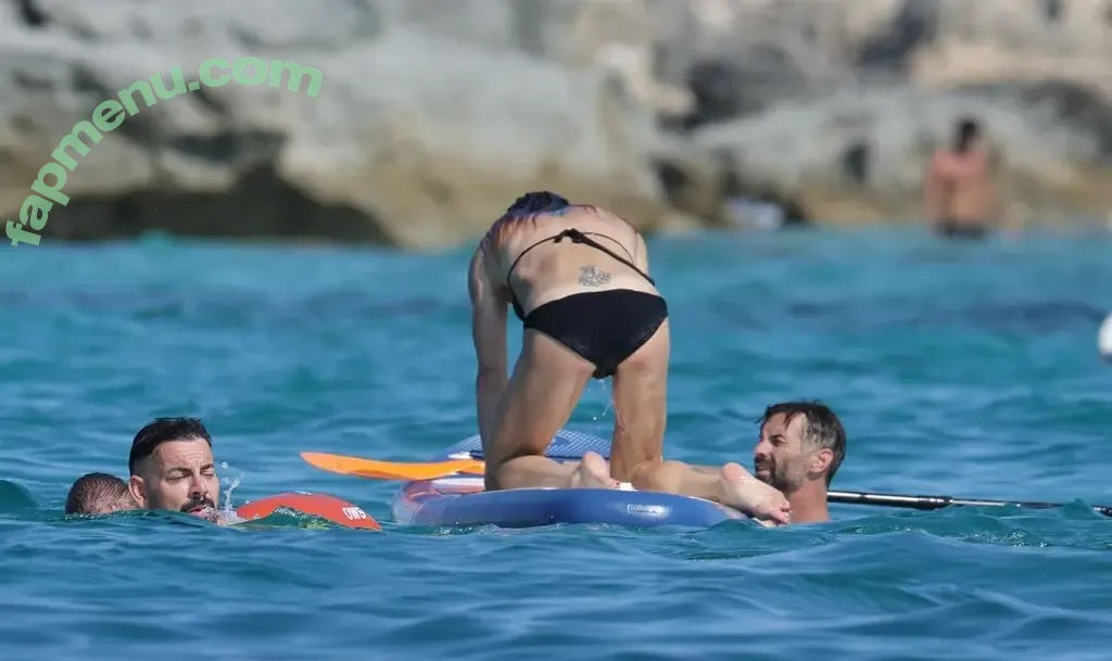 Melanie Chisholm nude photo #0191 (Sporty Spice / melaniecmusic / melshappylife)