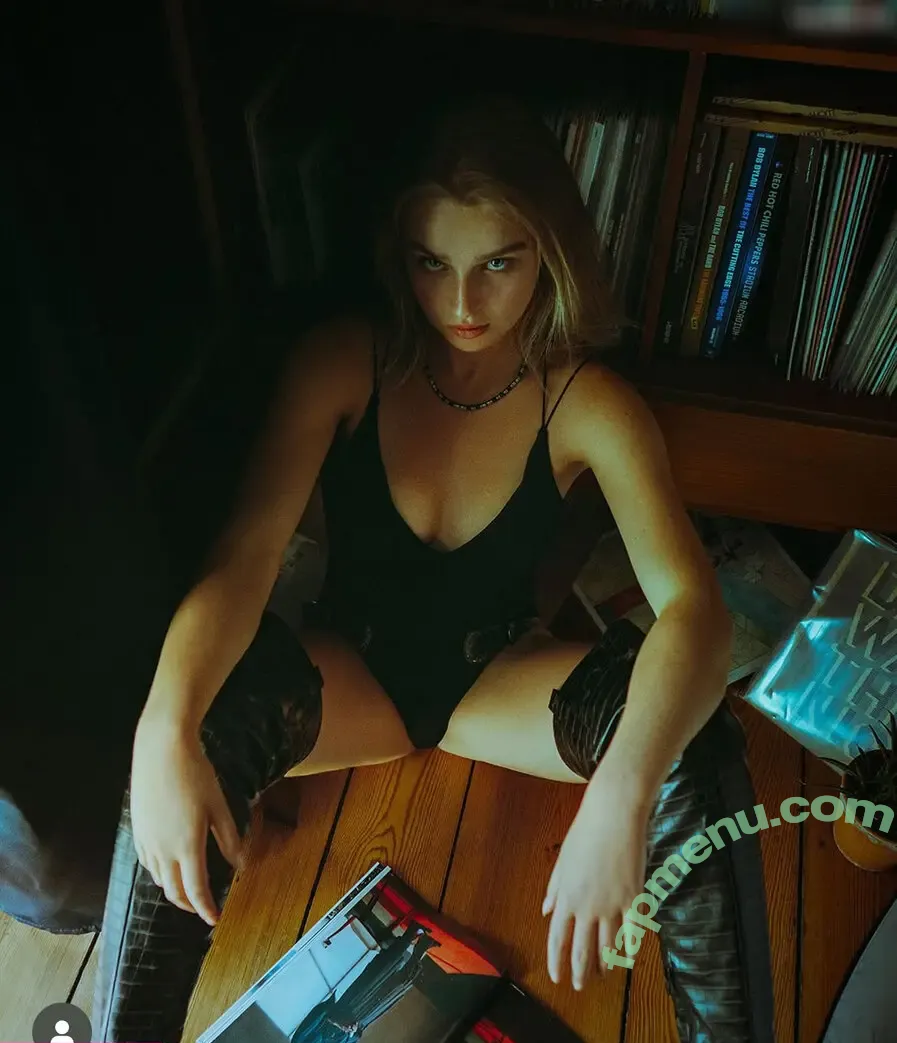Melina Menzel nude photo #0011 (Melina Menzel)