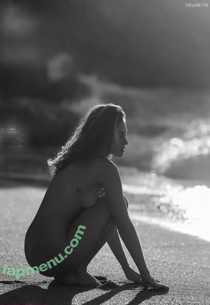 Mia C. Bell / Mia Larelle nude photo #0095 (miacbell / mialarelle)