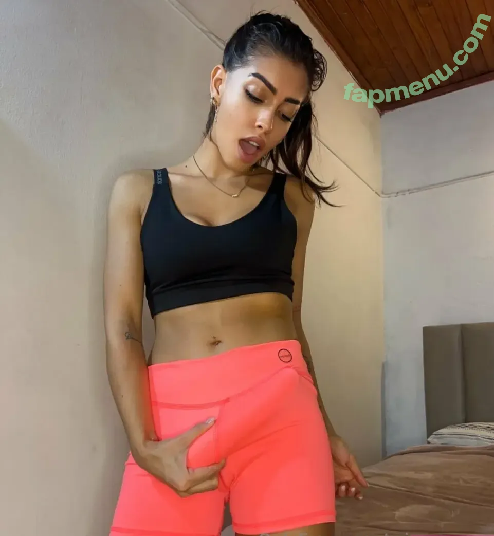 mia_moone nude photo #0008 (justmiamoone)