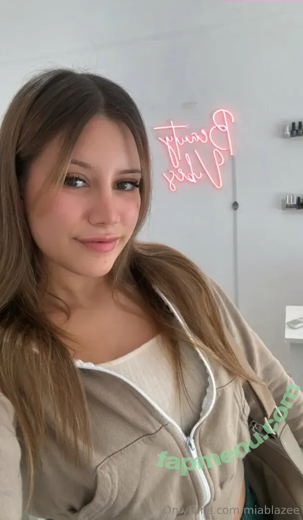 miablazee nude photo #0009 (miablz1)