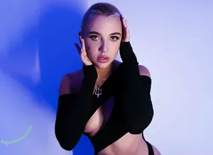  nude photo #0002