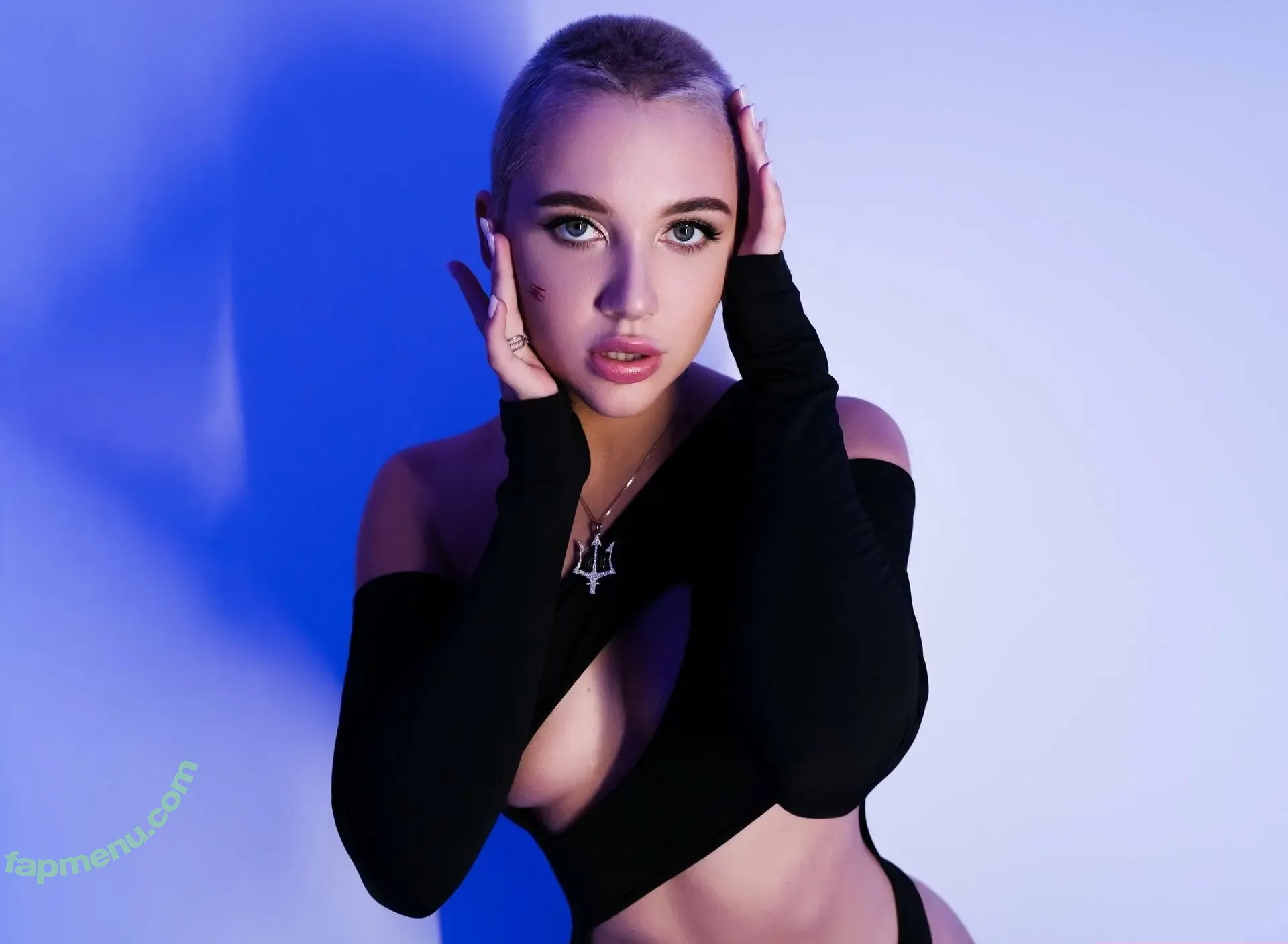 Miaboyka nude photo #0002 (Miaboyka)