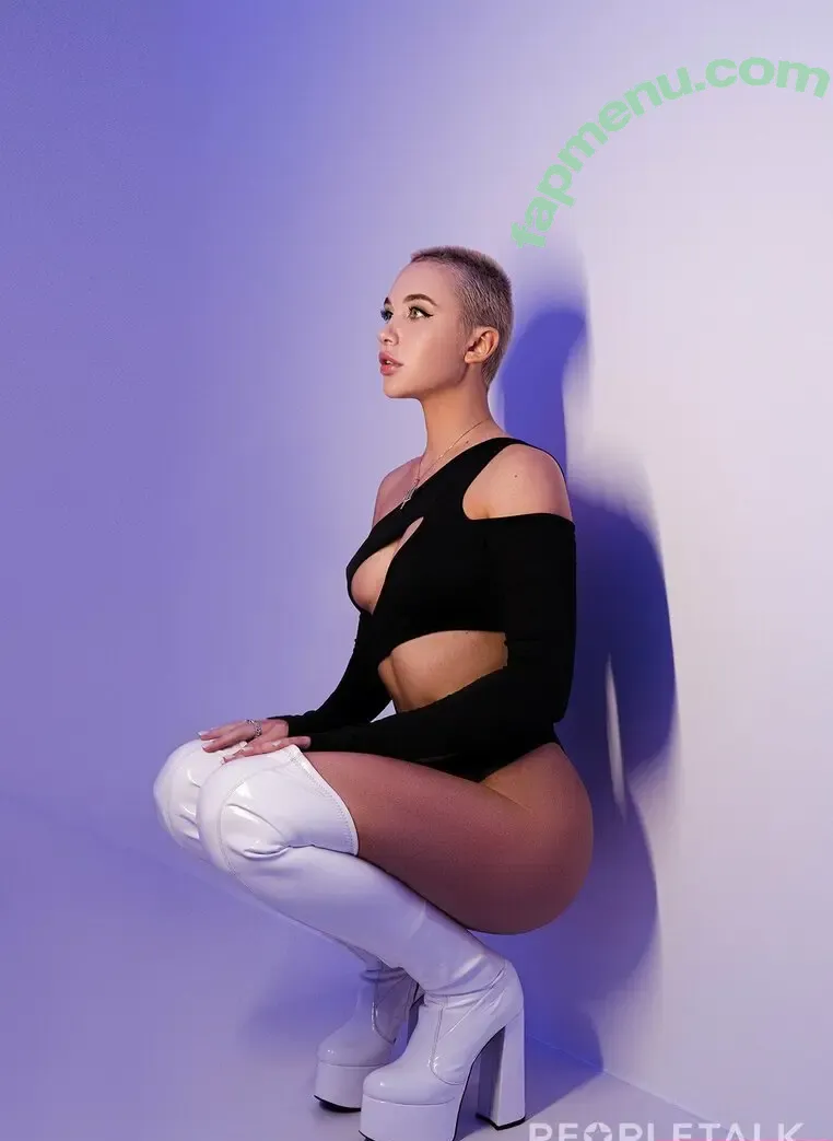 Miaboyka nude photo #0003 (Miaboyka)