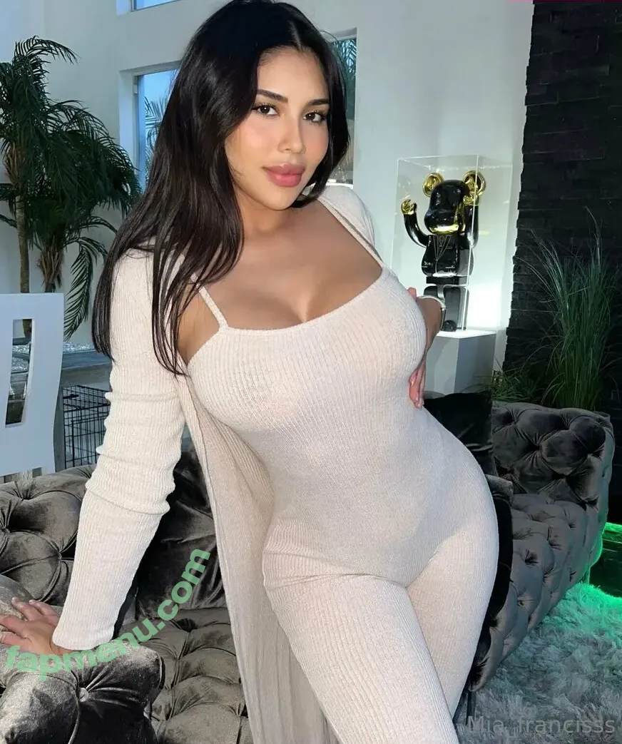 Miafrancis nude photo #0049 (mia_francisss)