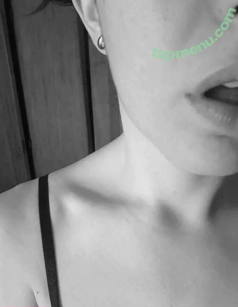 mialat nude photo #0004 (mialat_)