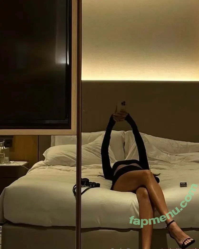 mialiberti nude photo #0004 (mialibertii)