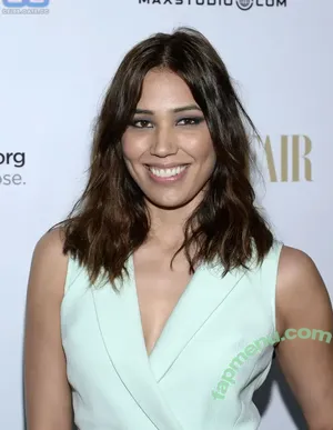 Michaela Conlin / michaelaconlin nude photo #0027