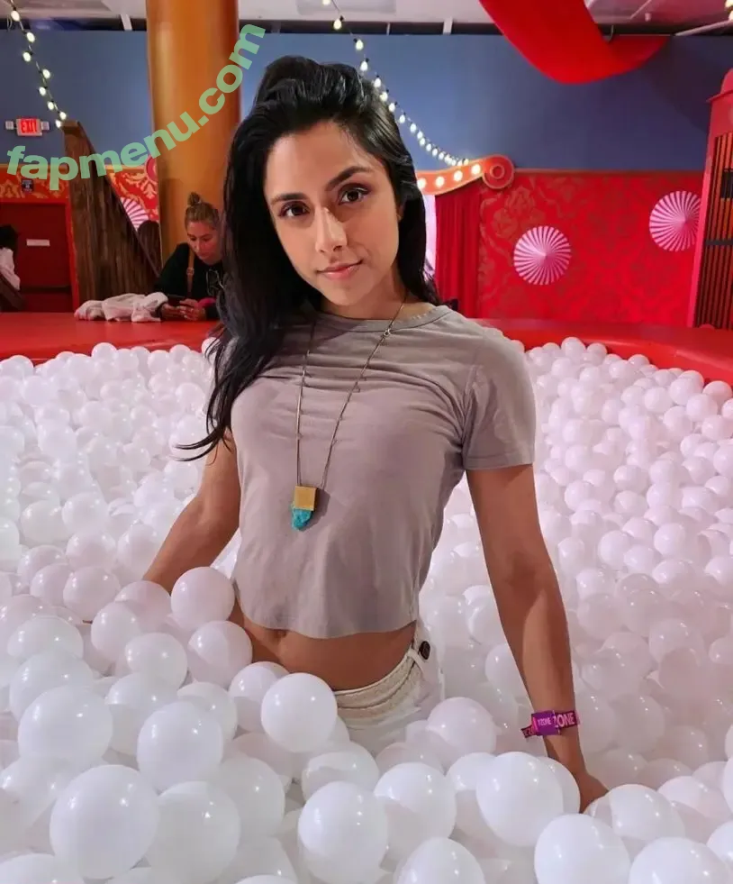Michelle Khare nude photo #0041 (michellekhare)