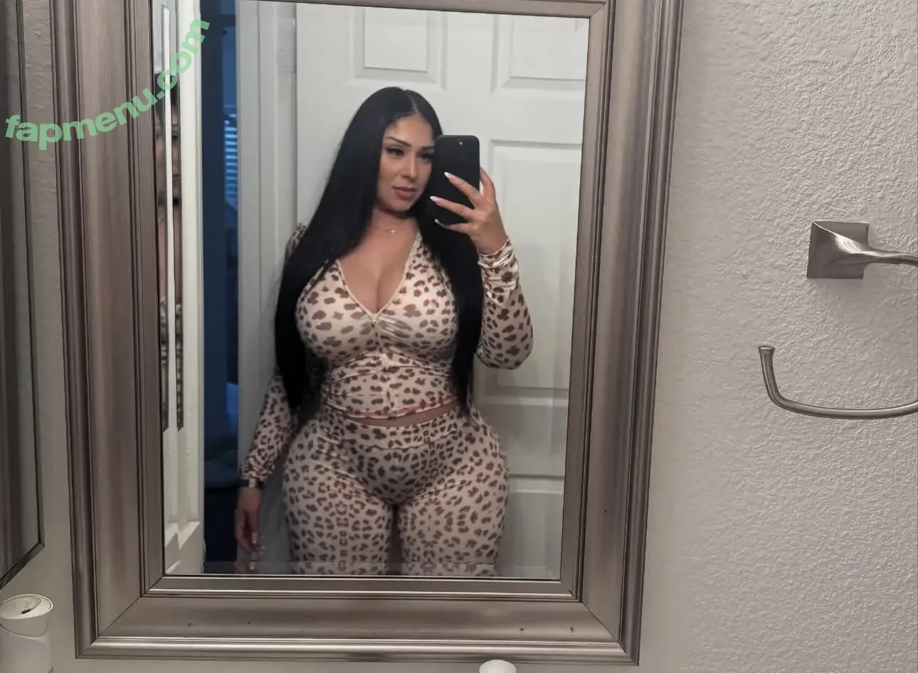Michelleguzman nude photo #0004 (Michelleguzman)