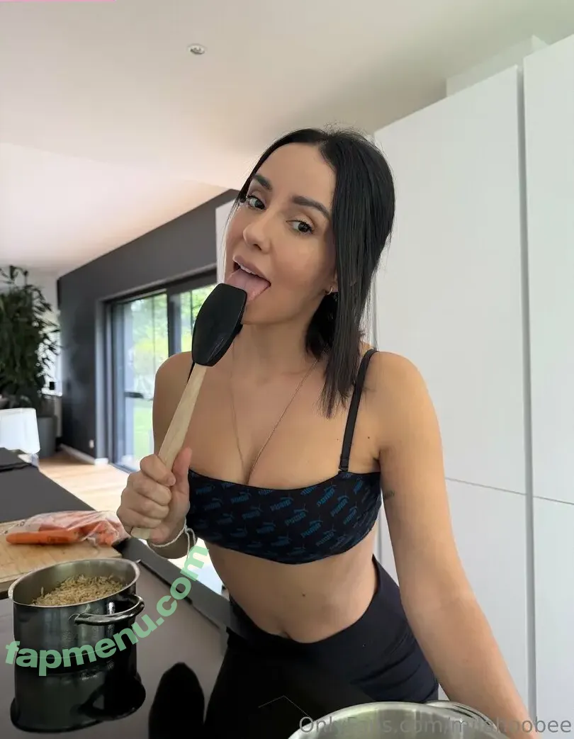 milahoobee nude photo #0011 (milahoobee)